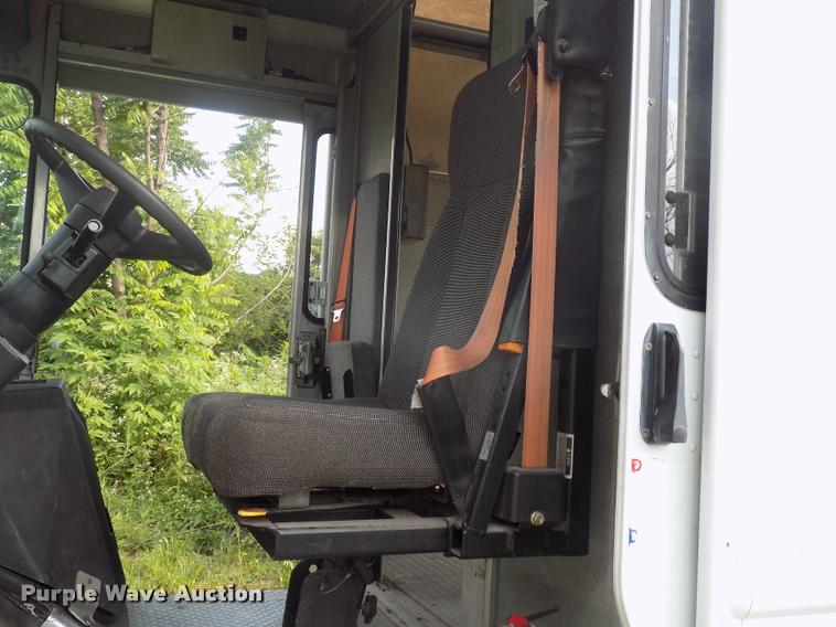 image for item DC4949 2004 Workhorse P42 delivery truck