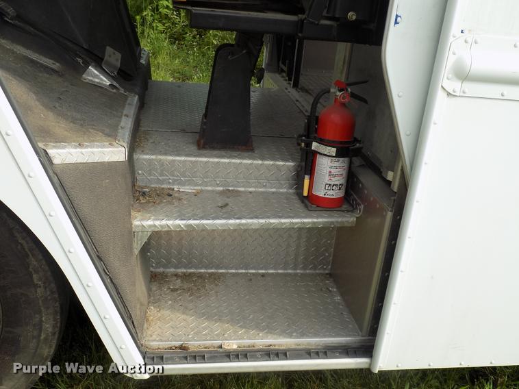 image for item DC4949 2004 Workhorse P42 delivery truck