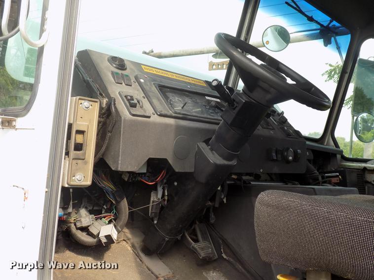 image for item DC4949 2004 Workhorse P42 delivery truck