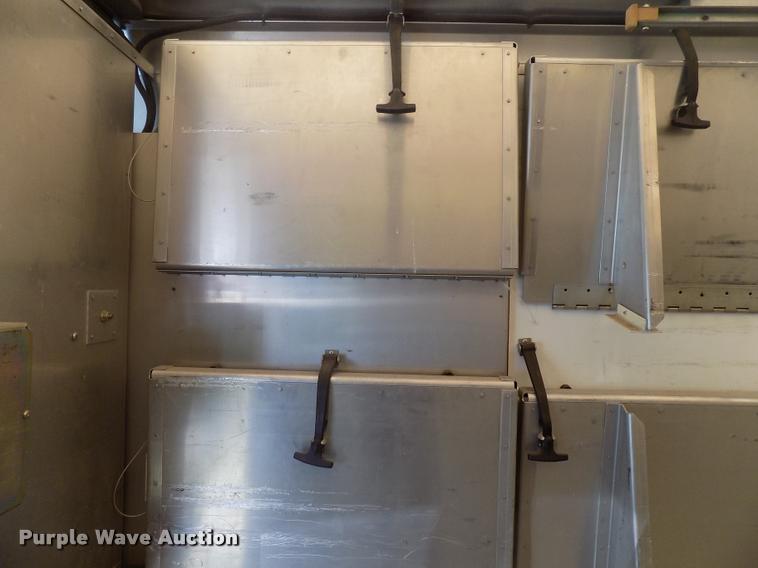 image for item DC4949 2004 Workhorse P42 delivery truck