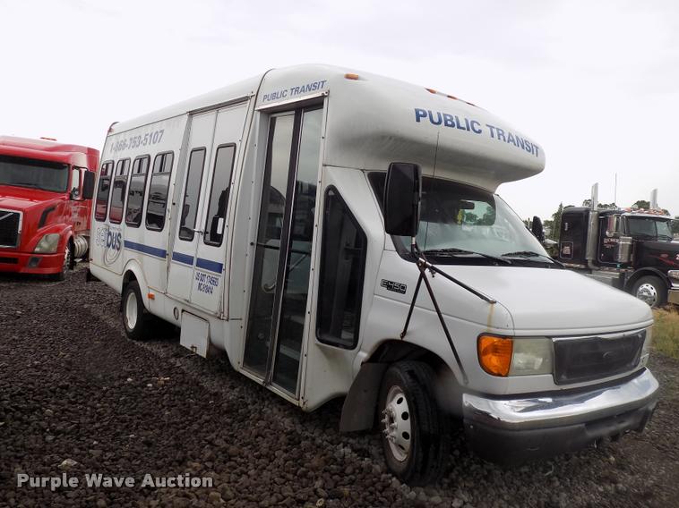 image for item DC4985 2005 Ford E450 Super Duty shuttle bus
