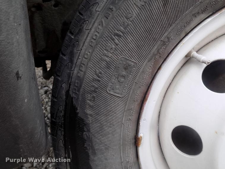 image for item DC4985 2005 Ford E450 Super Duty shuttle bus