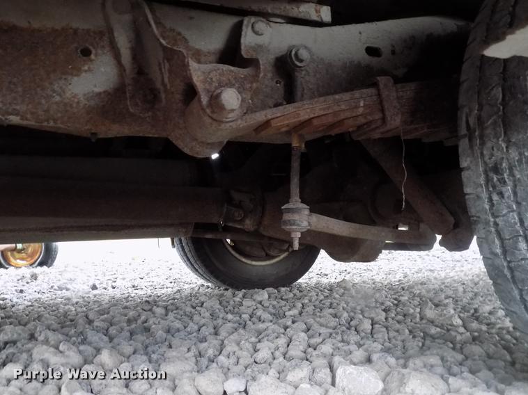 image for item DC4985 2005 Ford E450 Super Duty shuttle bus