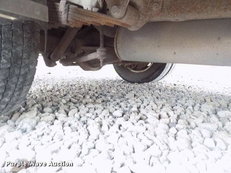 image for item DC4985 2005 Ford E450 Super Duty shuttle bus