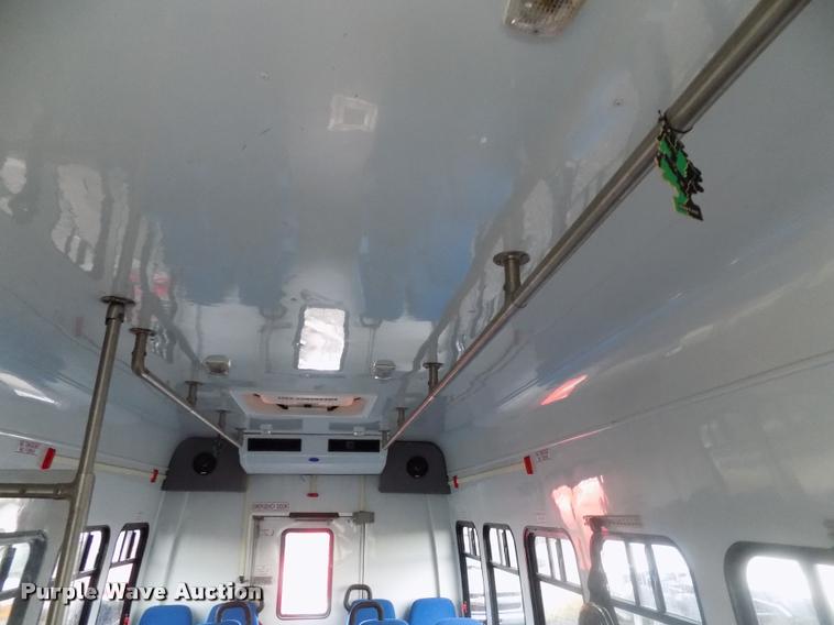 image for item DC4985 2005 Ford E450 Super Duty shuttle bus