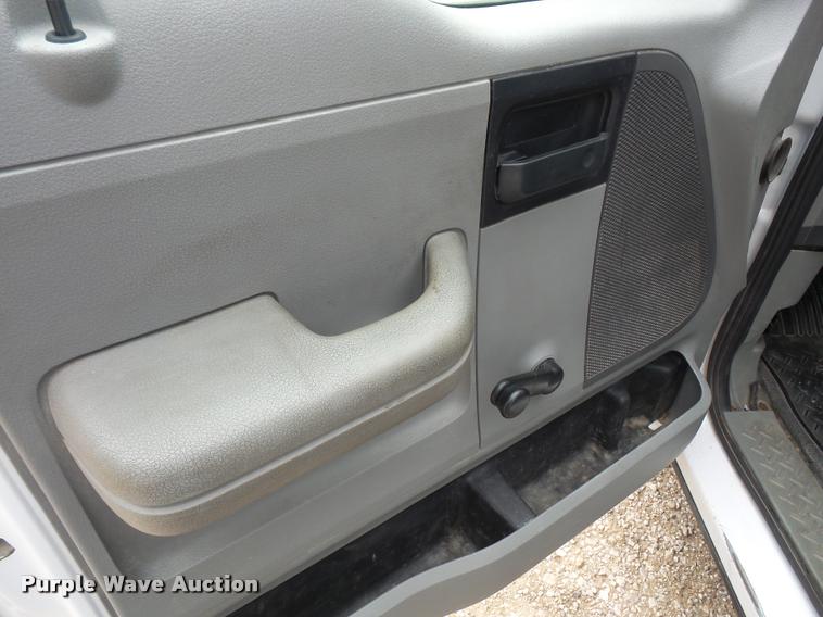 image for item DC5481 2006 Ford F150 pickup truck