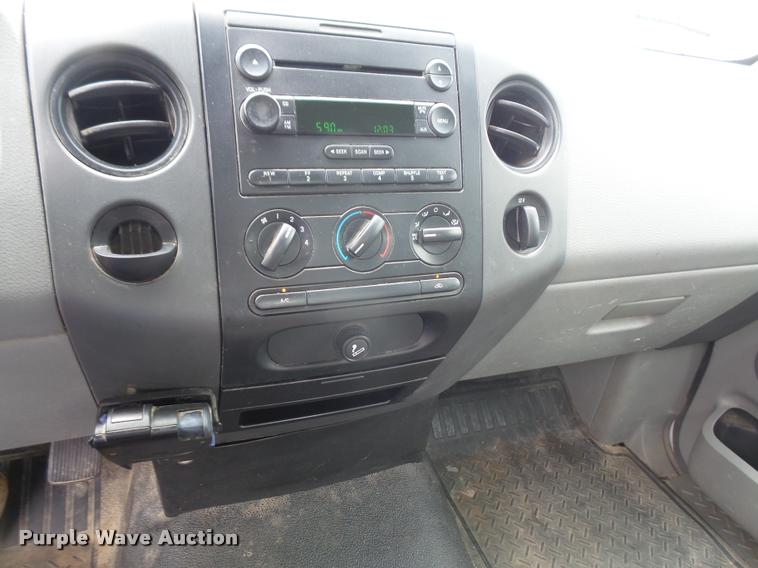 image for item DC5481 2006 Ford F150 pickup truck