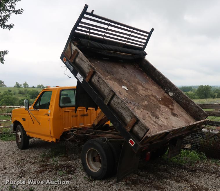 image for item DD1697 1994 Ford F350 dump flatbed pickup truck