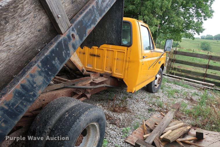 image for item DD1697 1994 Ford F350 dump flatbed pickup truck