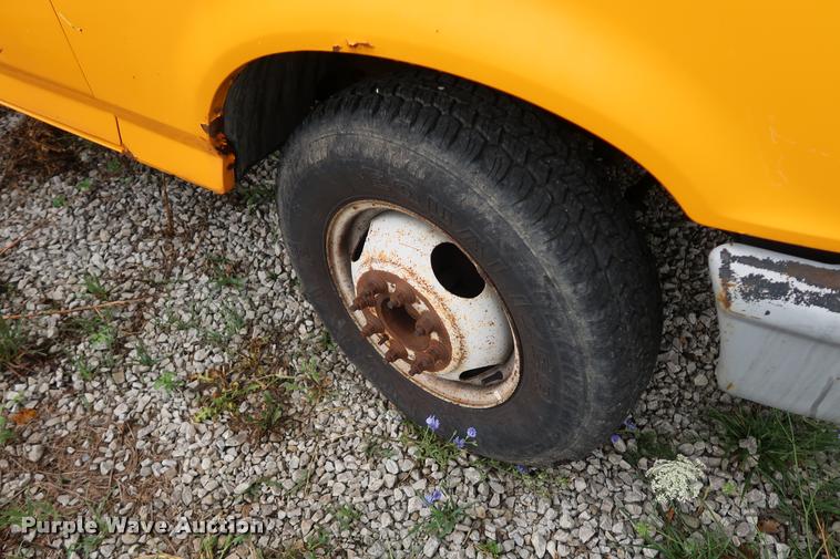 image for item DD1697 1994 Ford F350 dump flatbed pickup truck