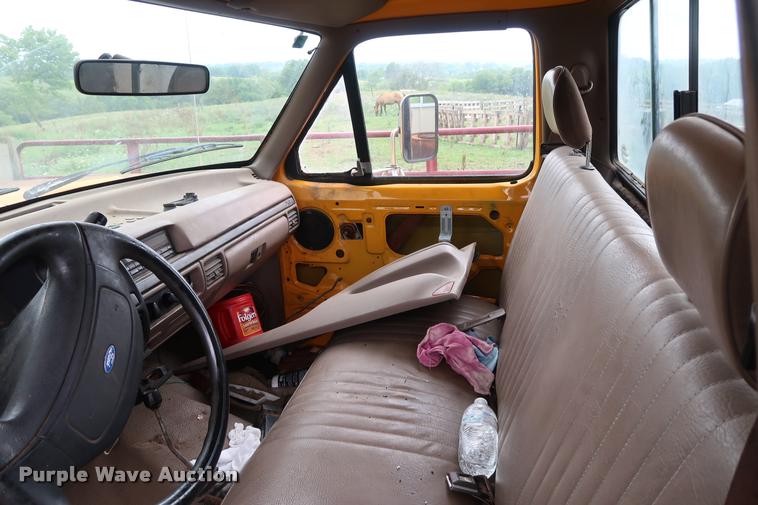 image for item DD1697 1994 Ford F350 dump flatbed pickup truck