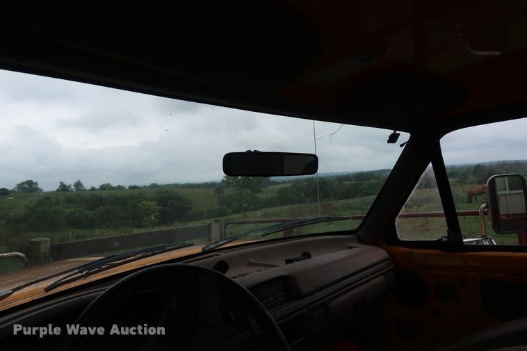 image for item DD1697 1994 Ford F350 dump flatbed pickup truck