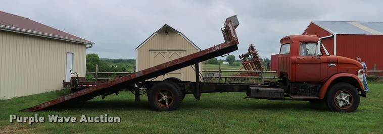 image for item DD1698 1967 Ford 600 truck