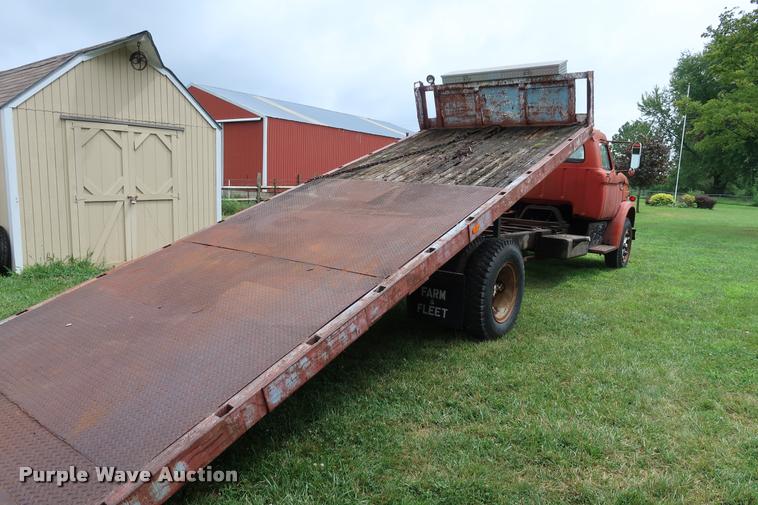 image for item DD1698 1967 Ford 600 truck