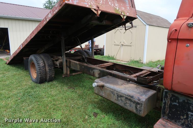 image for item DD1698 1967 Ford 600 truck