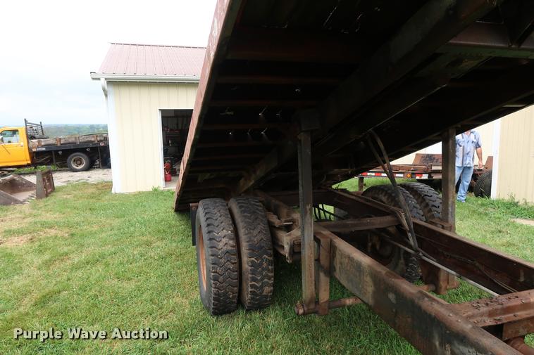image for item DD1698 1967 Ford 600 truck