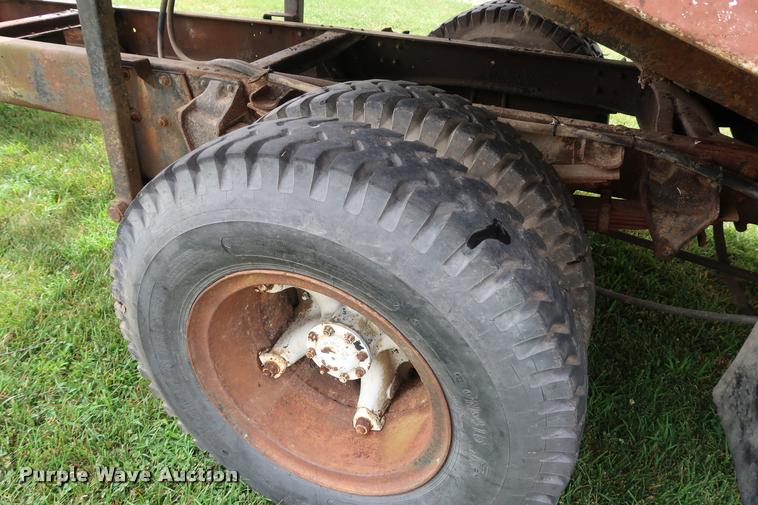 image for item DD1698 1967 Ford 600 truck