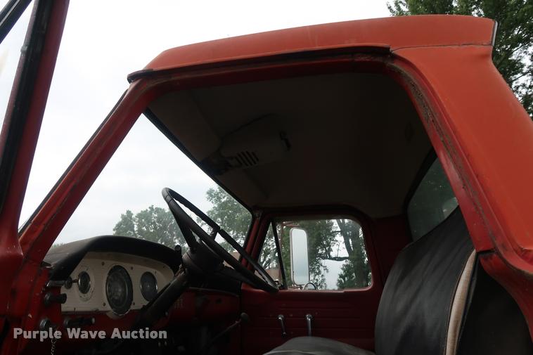 image for item DD1698 1967 Ford 600 truck