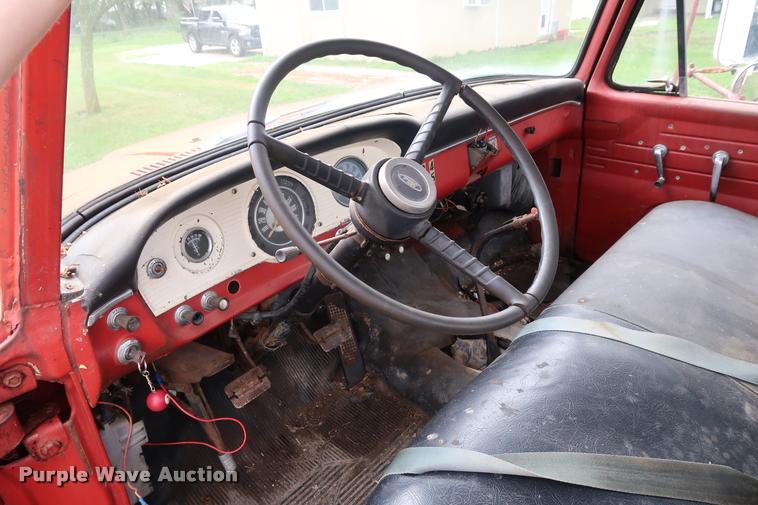 image for item DD1698 1967 Ford 600 truck