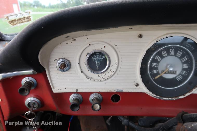 image for item DD1698 1967 Ford 600 truck