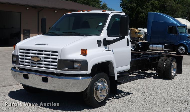 image for item DD2248 2004 Chevrolet 5500 cab and chassis