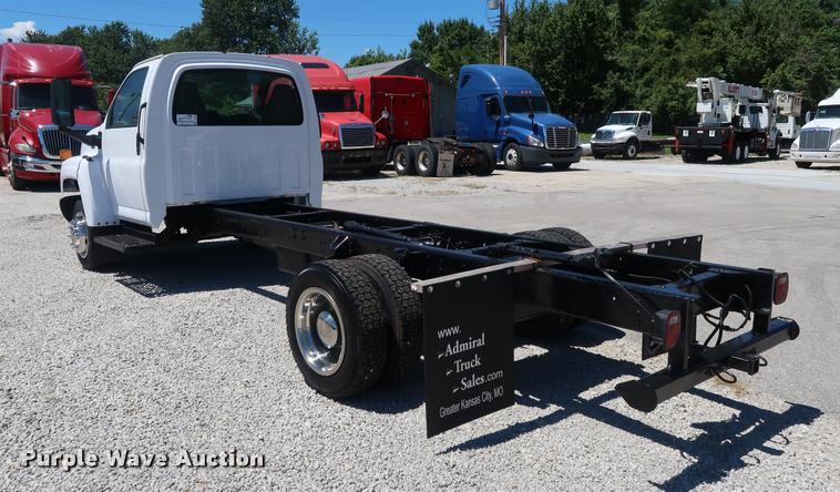 image for item DD2248 2004 Chevrolet 5500 cab and chassis