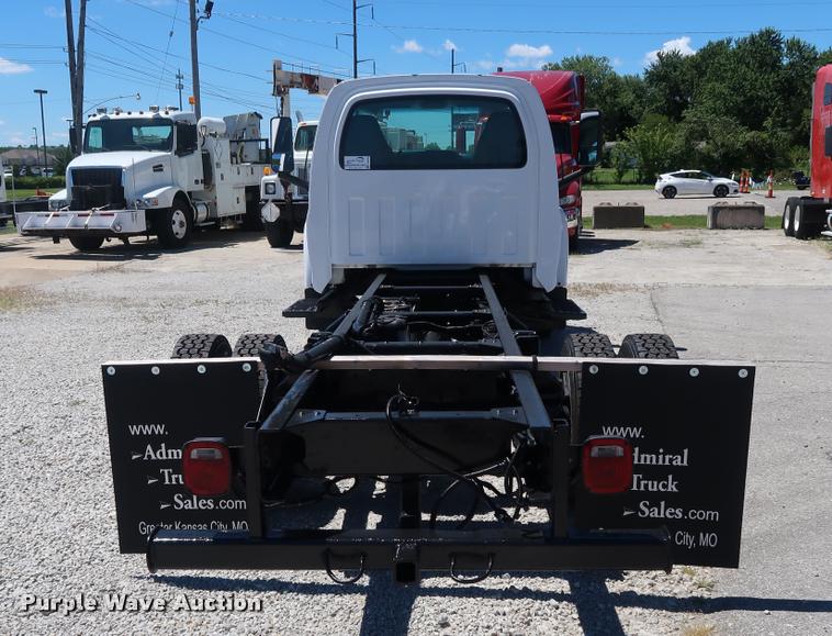 image for item DD2248 2004 Chevrolet 5500 cab and chassis