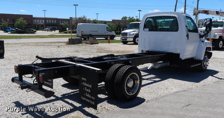 image for item DD2248 2004 Chevrolet 5500 cab and chassis
