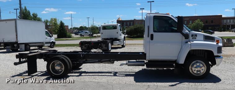 image for item DD2248 2004 Chevrolet 5500 cab and chassis