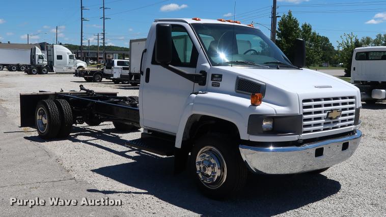 image for item DD2248 2004 Chevrolet 5500 cab and chassis