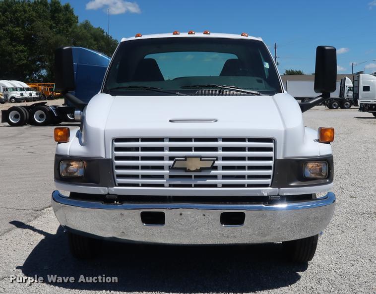 image for item DD2248 2004 Chevrolet 5500 cab and chassis