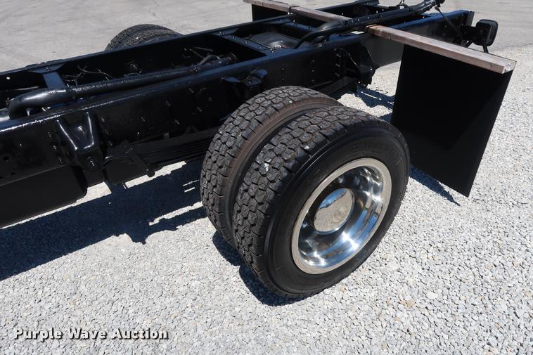 image for item DD2248 2004 Chevrolet 5500 cab and chassis