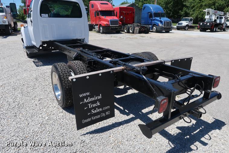 image for item DD2248 2004 Chevrolet 5500 cab and chassis