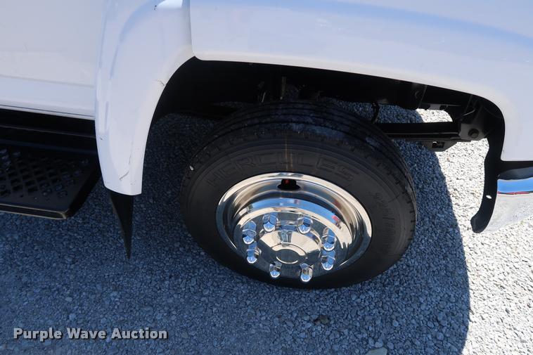 image for item DD2248 2004 Chevrolet 5500 cab and chassis