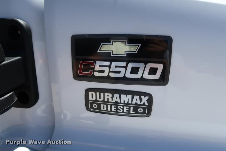 image for item DD2248 2004 Chevrolet 5500 cab and chassis
