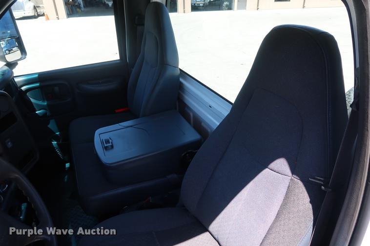 image for item DD2248 2004 Chevrolet 5500 cab and chassis