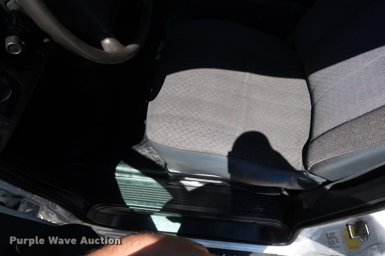 image for item DD2248 2004 Chevrolet 5500 cab and chassis