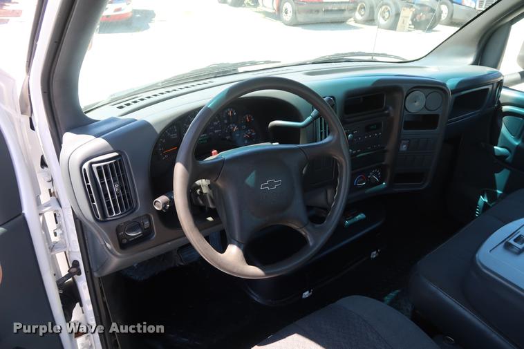 image for item DD2248 2004 Chevrolet 5500 cab and chassis