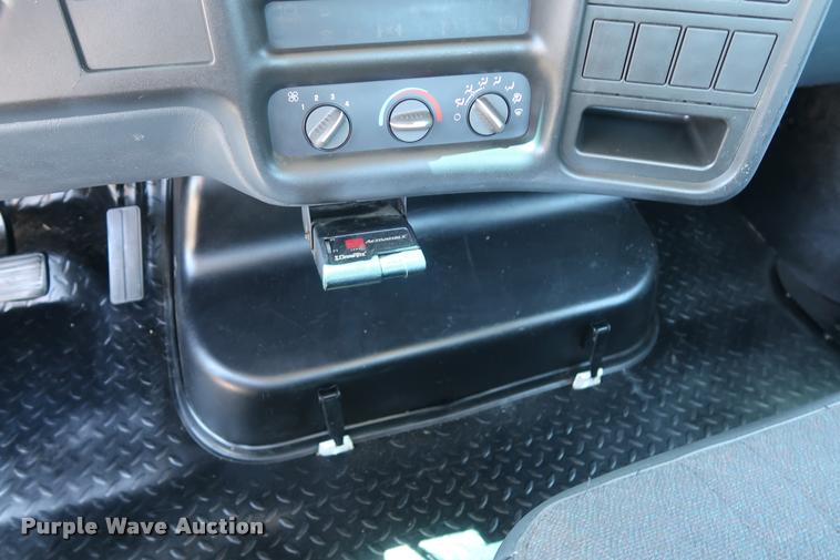 image for item DD2248 2004 Chevrolet 5500 cab and chassis