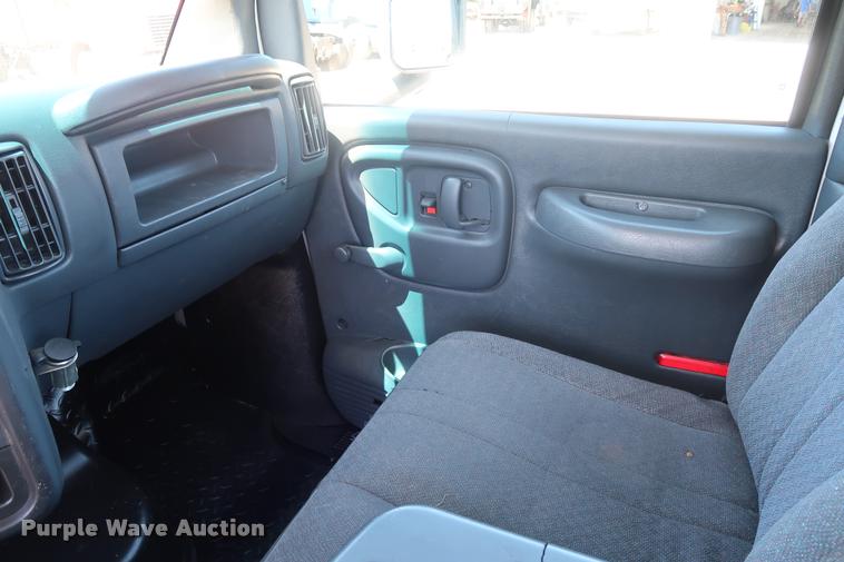 image for item DD2248 2004 Chevrolet 5500 cab and chassis