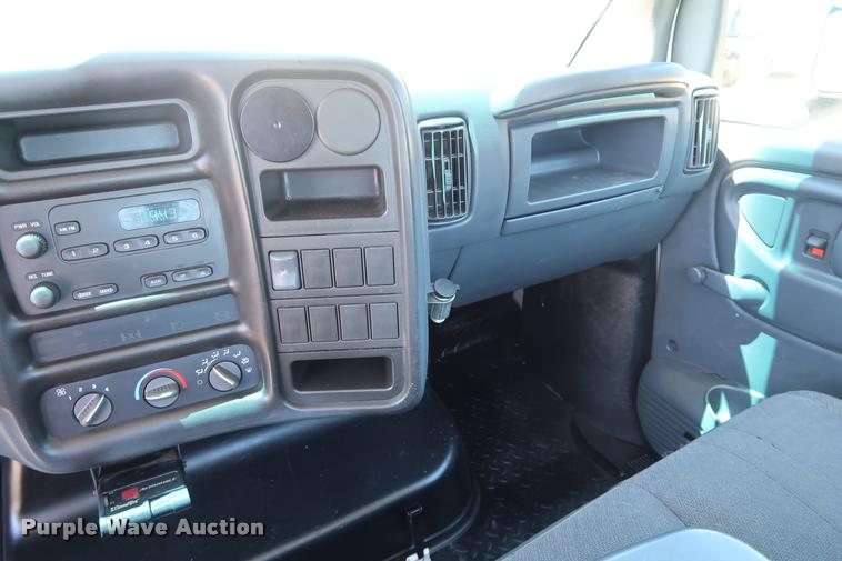 image for item DD2248 2004 Chevrolet 5500 cab and chassis