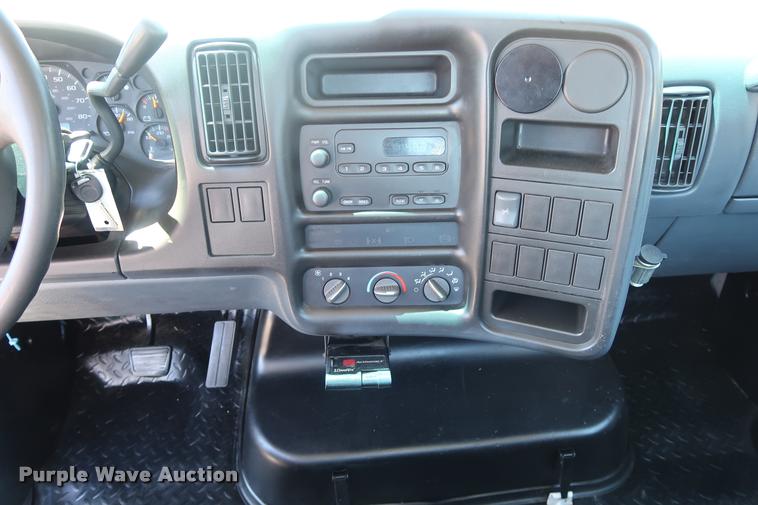 image for item DD2248 2004 Chevrolet 5500 cab and chassis