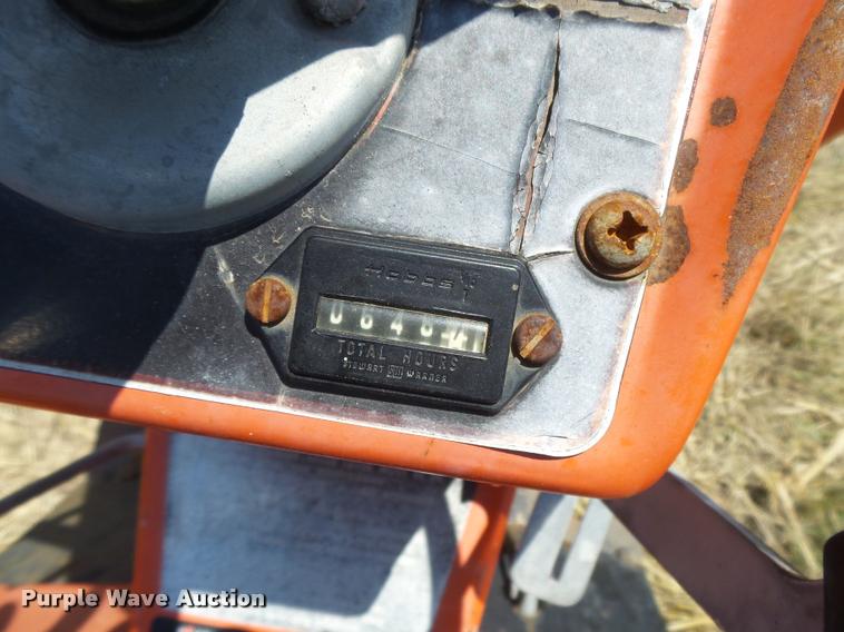 image for item DE9144 Allis Chalmers 712H lawn mower