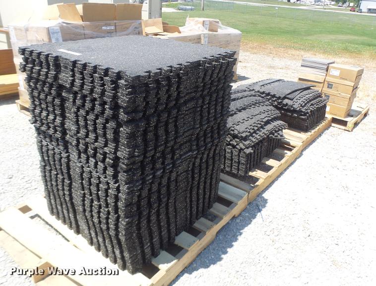 image for item DF9338 (4) pallets of flooring material