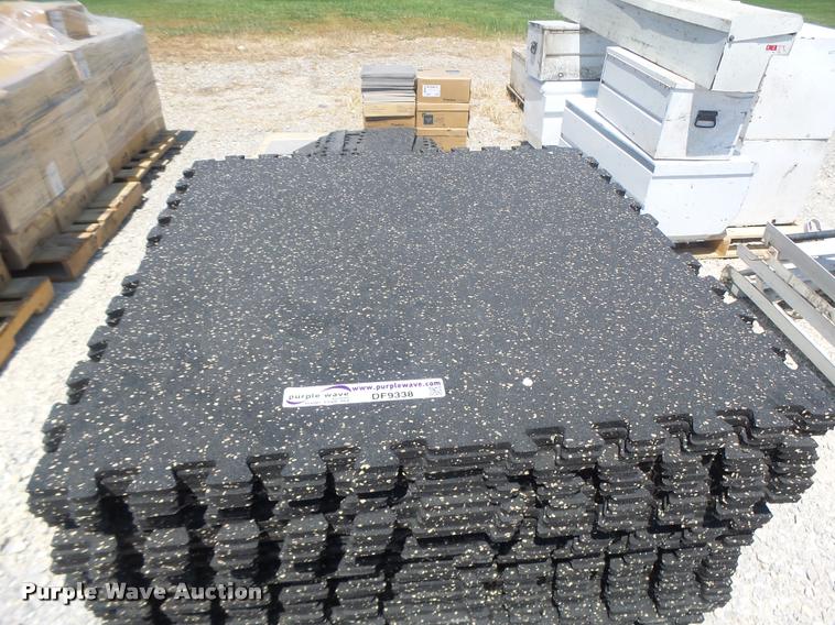 image for item DF9338 (4) pallets of flooring material