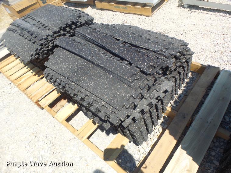 image for item DF9338 (4) pallets of flooring material