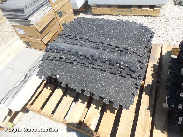 image for item DF9338 (4) pallets of flooring material