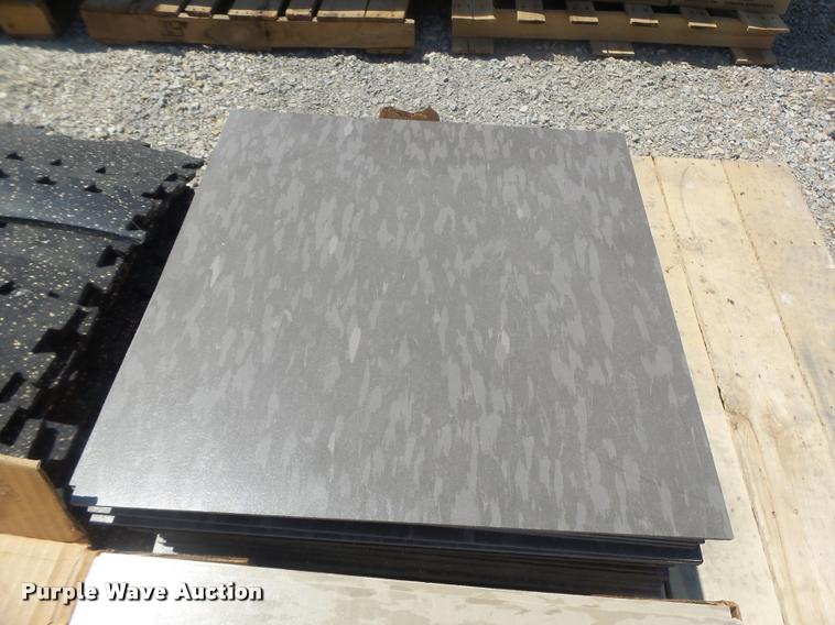 image for item DF9338 (4) pallets of flooring material