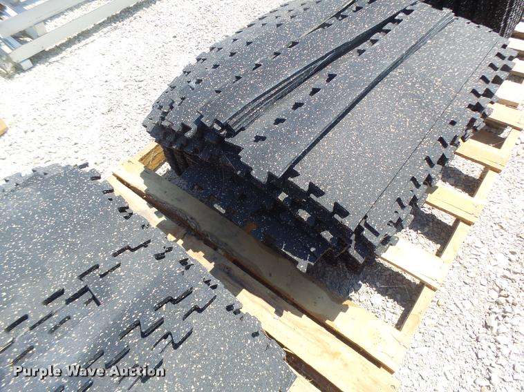 image for item DF9338 (4) pallets of flooring material