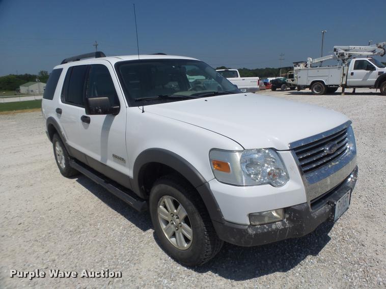 image for item DF9342 2006 Ford Explorer SUV
